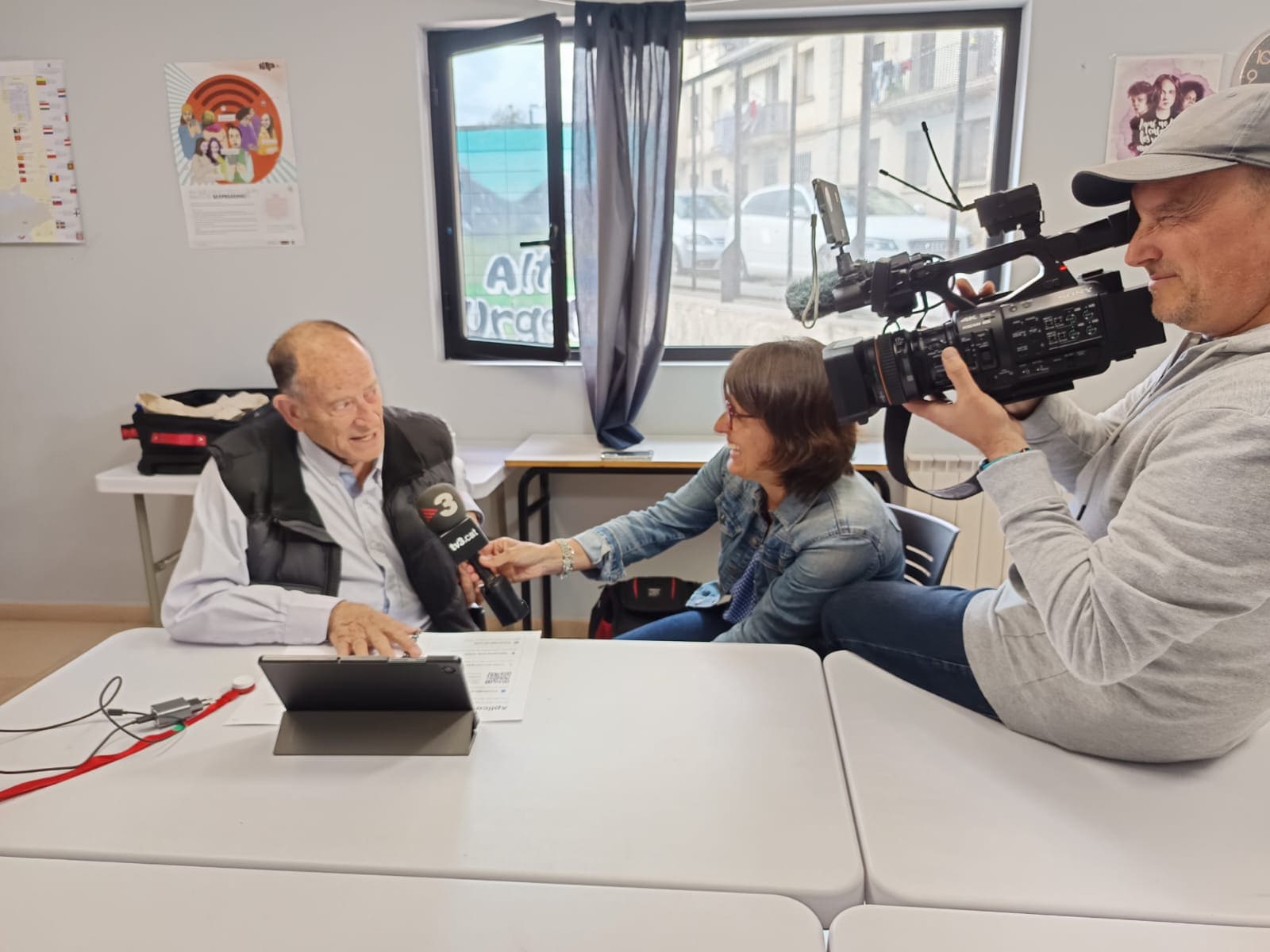 Un dels participants és entrevistat per TV3