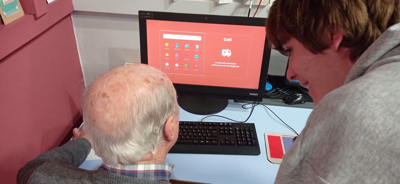 Un dels participants provant el mode d'emergència